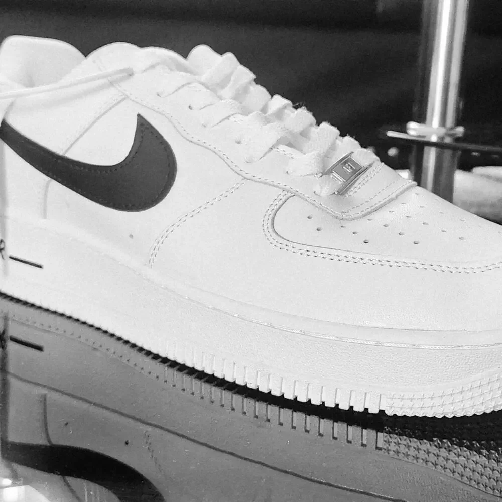 Brand new men’s White low-top sneakers with a clean streetwear look